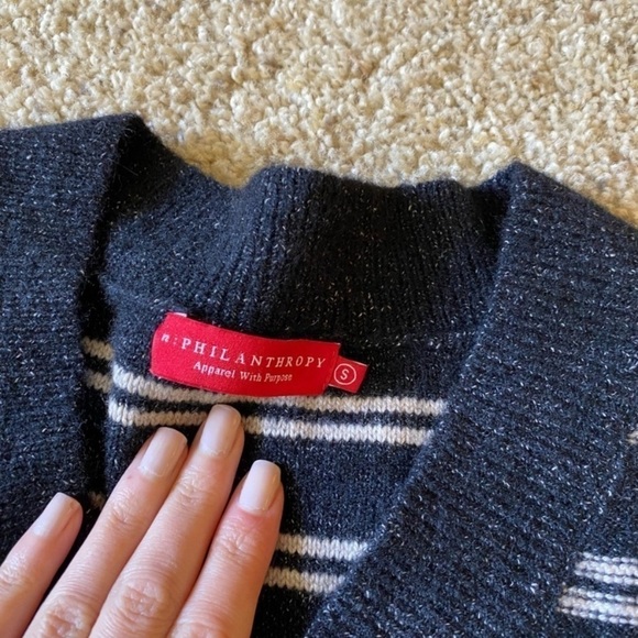 N.philanthropy Women’s Dune Striped Sweater Black Size Small Oversized V Neck - Picture 8 of 10